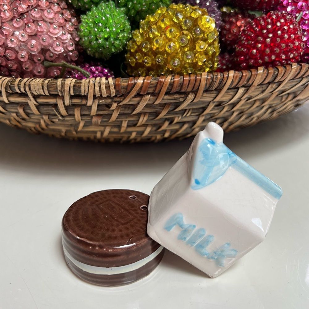 Quirky Vintage Milk and Cookie Oreo Ceramic Salt and Pepper Shakers Set